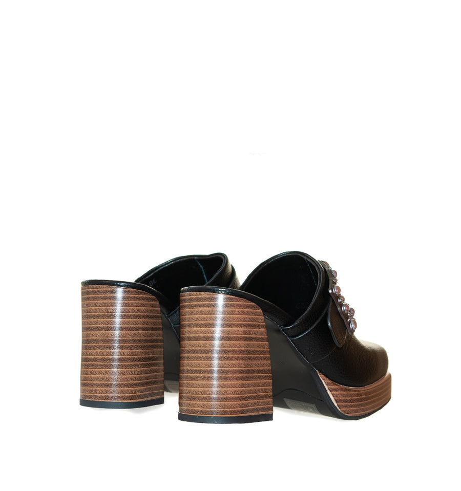 H9676 - Zueco con plataforma con hebilla metal en negro