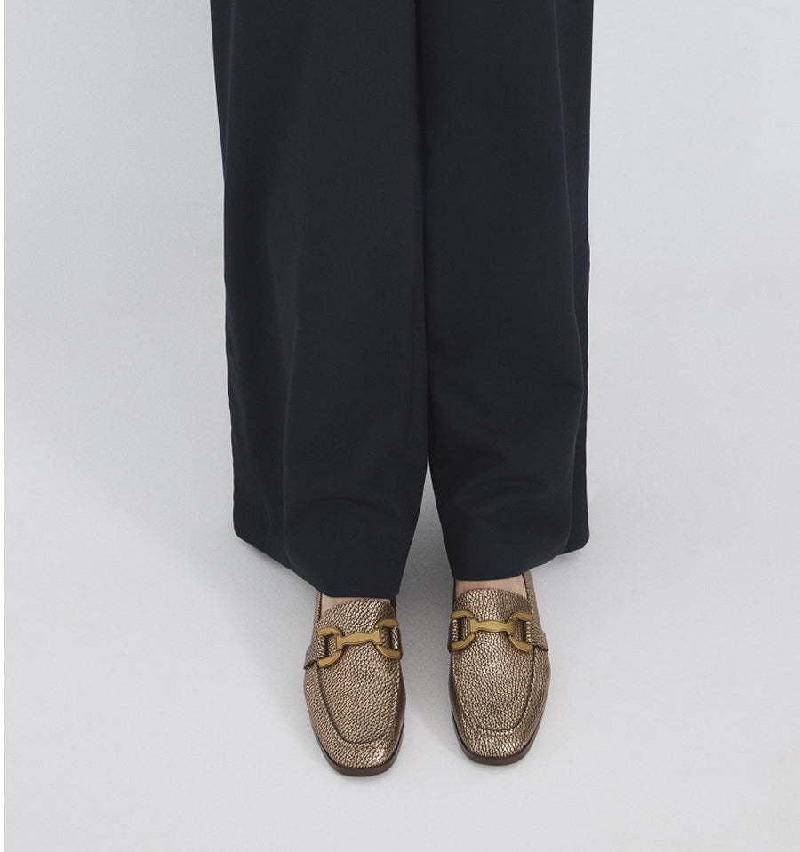 Mocasín estribo en piel bronce