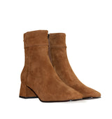 Botín tacón bajo en ante cuero