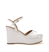 Cuña media en charol blanco