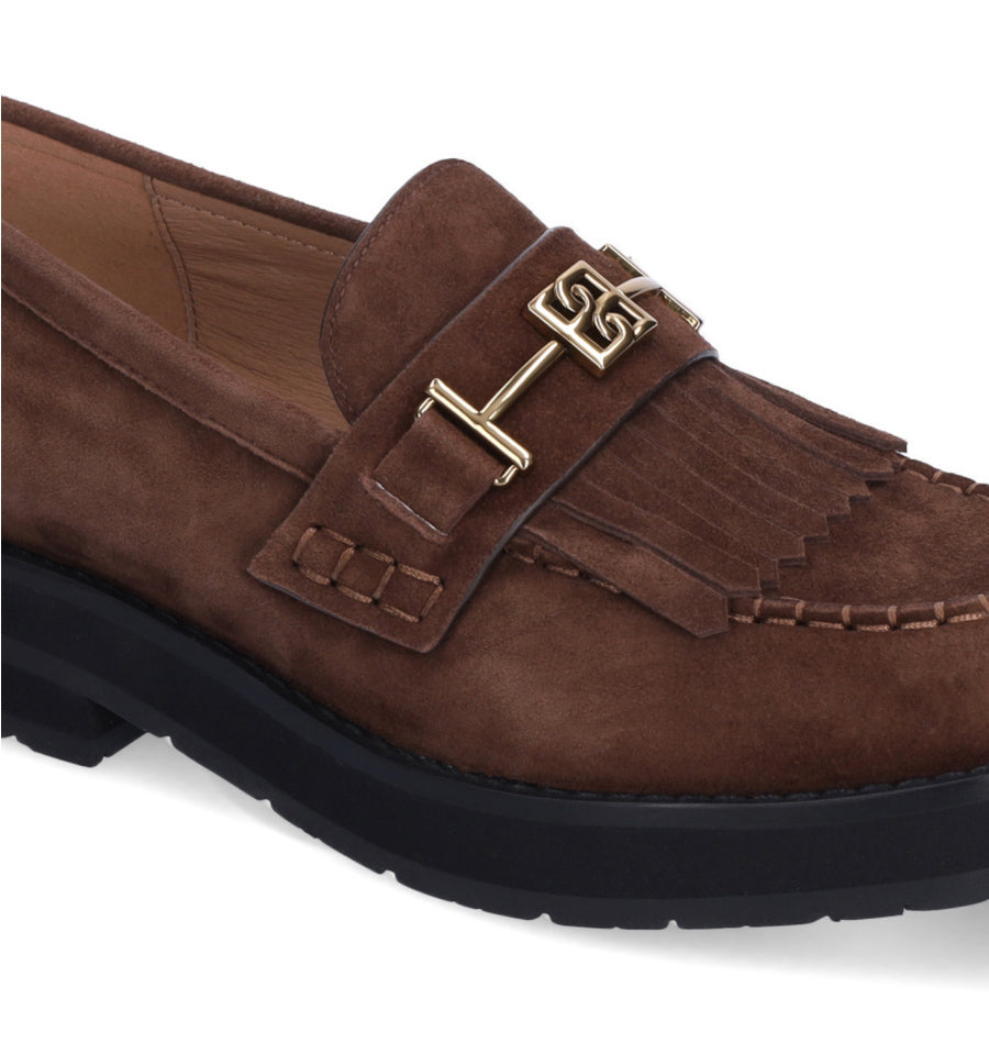 TINA Mocasín track con flecos en ante marron