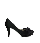 Salón plataforma con lazo en raso negro