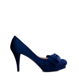 Salón plataforma con lazo en raso azul