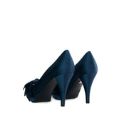 Salón plataforma con lazo en raso azul