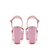 ZIONE - Cuña media en charol rosa