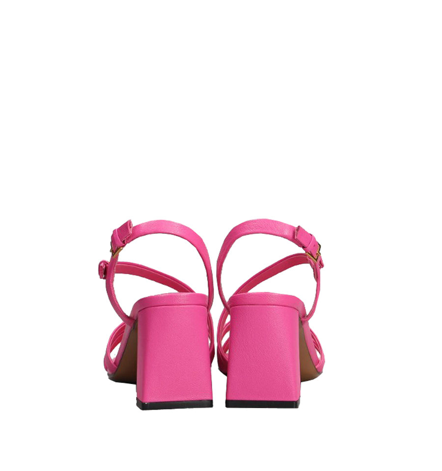 F613 - Sandalia con tiras "S" en piel fuxia