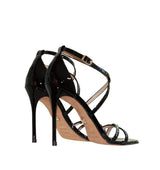 Vista desde atrás Tacón alto forrado – sandalia de charol negro Durá & Durá
Detalle de la pulsera cruzada Detalle en charol negro