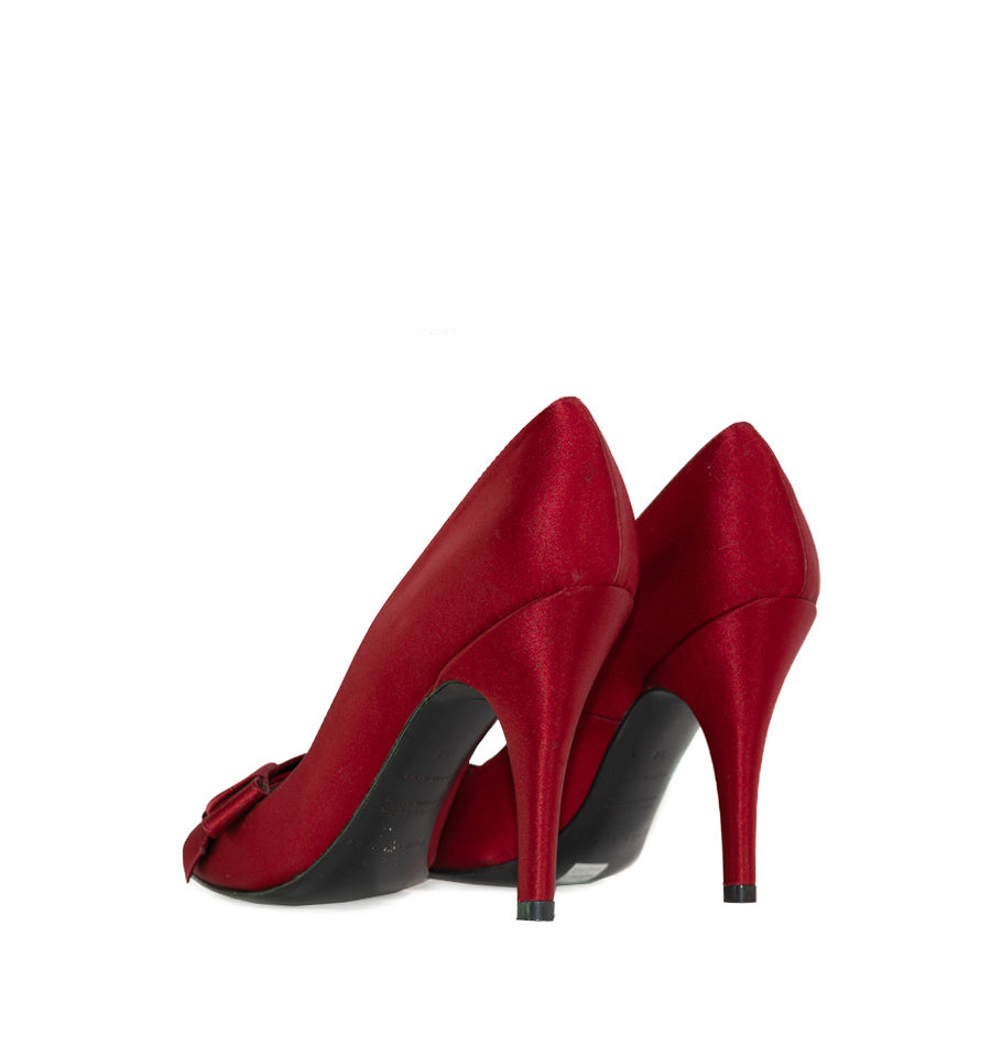 F482- Salón redondo con lazo en raso rojo