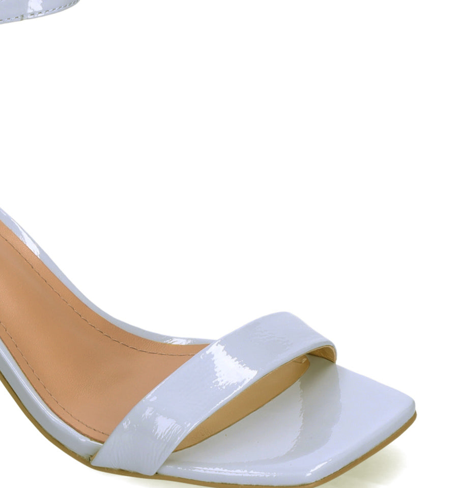 MARGUERITE Sandalia talón+pulsera en charol celeste