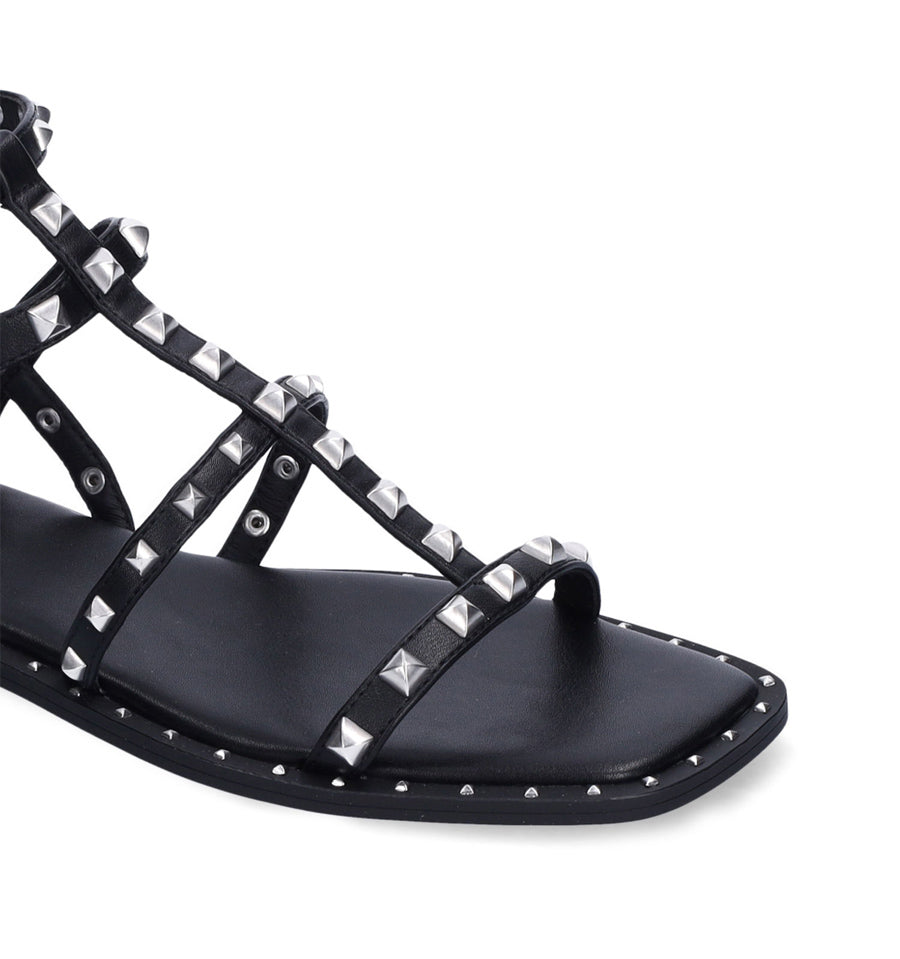 YURIKO Sandalia romana tachas en negro