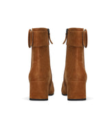 Botín tacón medio hebilla en ante cuero