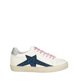 Sneaker con cristal marino y cordón rosa