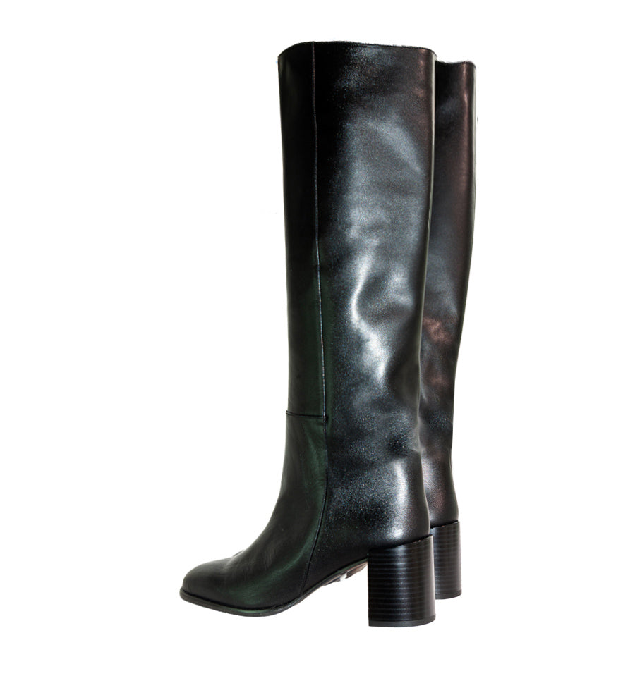 Bota alta recta en piel negro