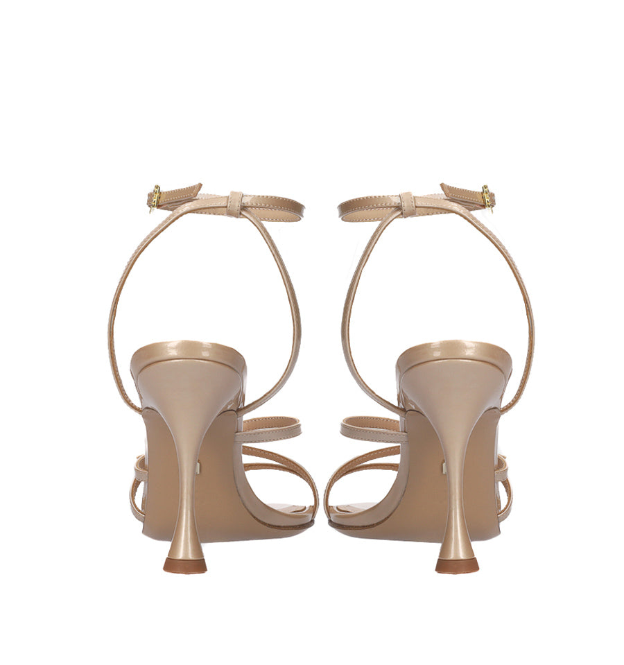H128 - Sandalia con hebillas joya en nude