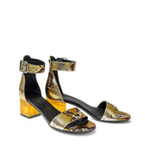 Sandalia en grabado serpiente amarillo.
