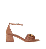 Sandalia con pulsera y estribo en cuero