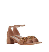 Sandalia con pulsera y estribo en cuero