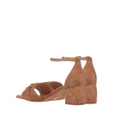 Sandalia con pulsera y estribo en cuero