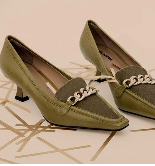 Mocasín con cadena combi piel/pony en verde-oliva