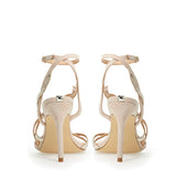 Sandalia pulsera con tiras entrelazadas en beis