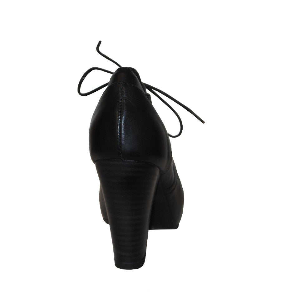 L8801 -Zapato de Vic abotinado con cordón