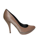 FJ975-Salón de Pura López con plataforma