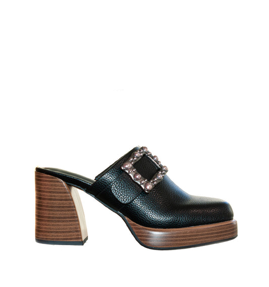 H9676 - Zueco con plataforma con hebilla metal en negro