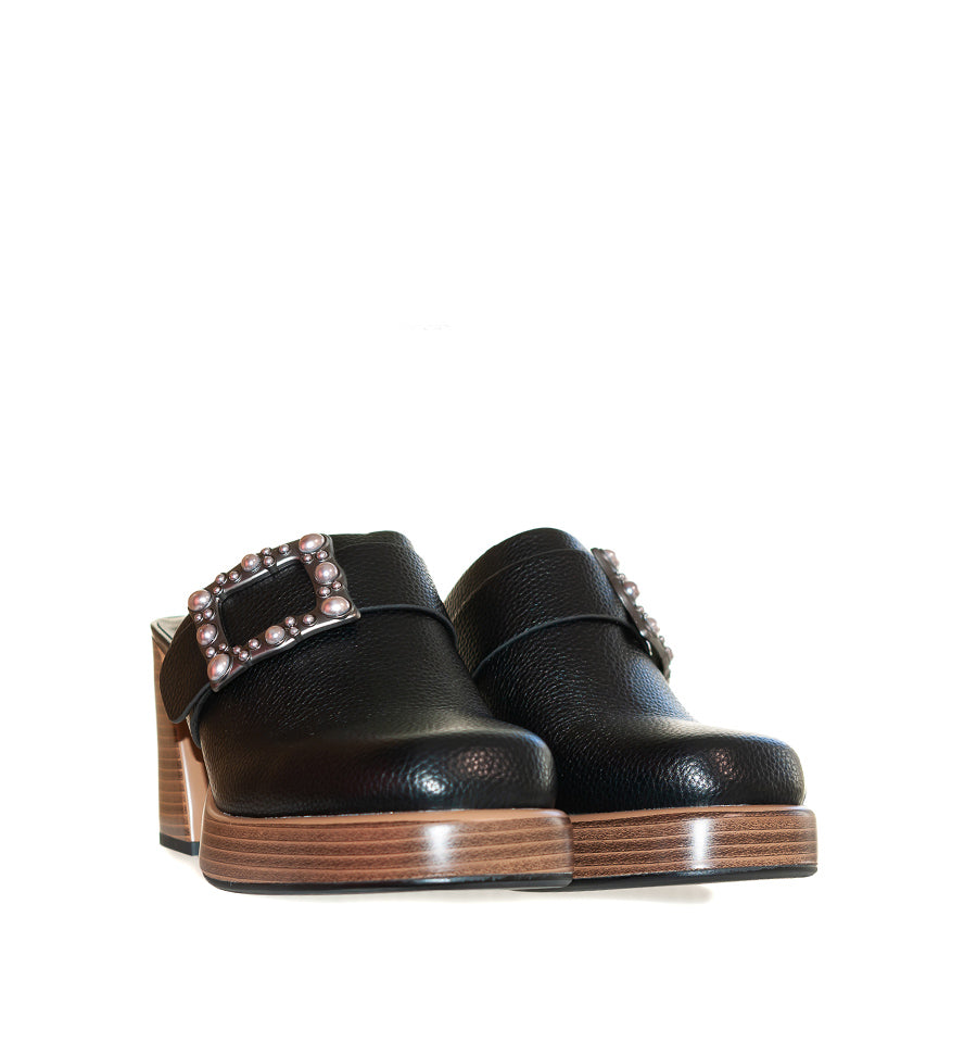 H9676 - Zueco con plataforma con hebilla metal en negro