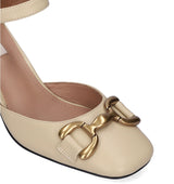 Puntera+ talón con pulsera y adorno en piel beis