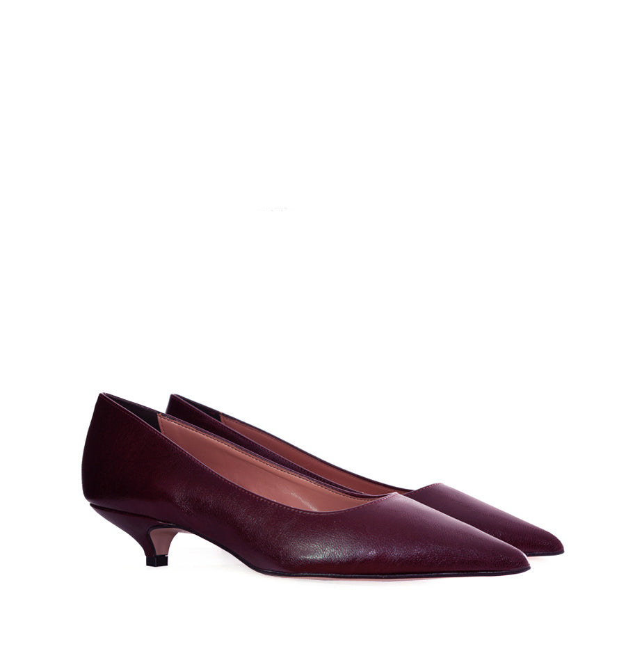 Salón kitten-heel en piel burdeos