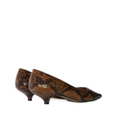 Salón kitten-heel en grabado serpiente