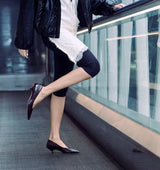 Salón kitten-heel en grabado negro