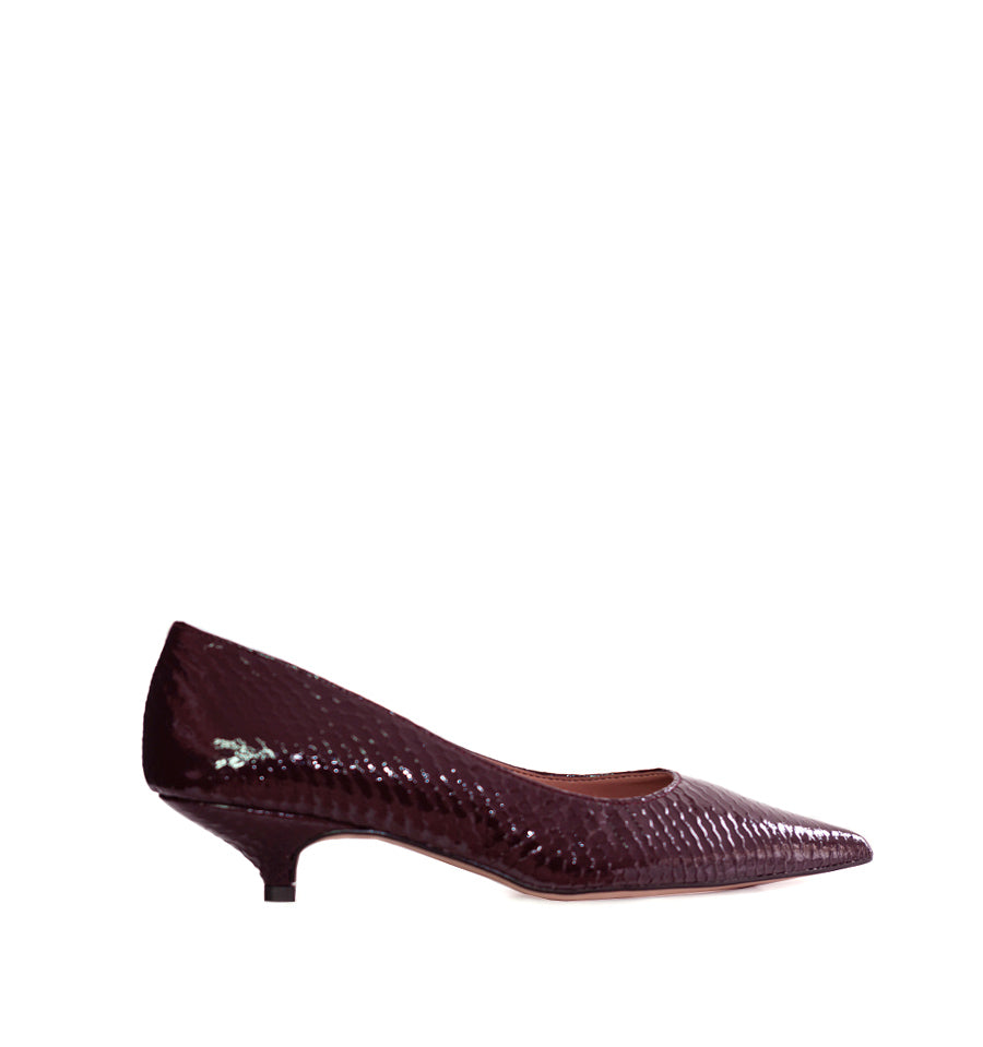 Salón kitten-heel en grabado burdeos
