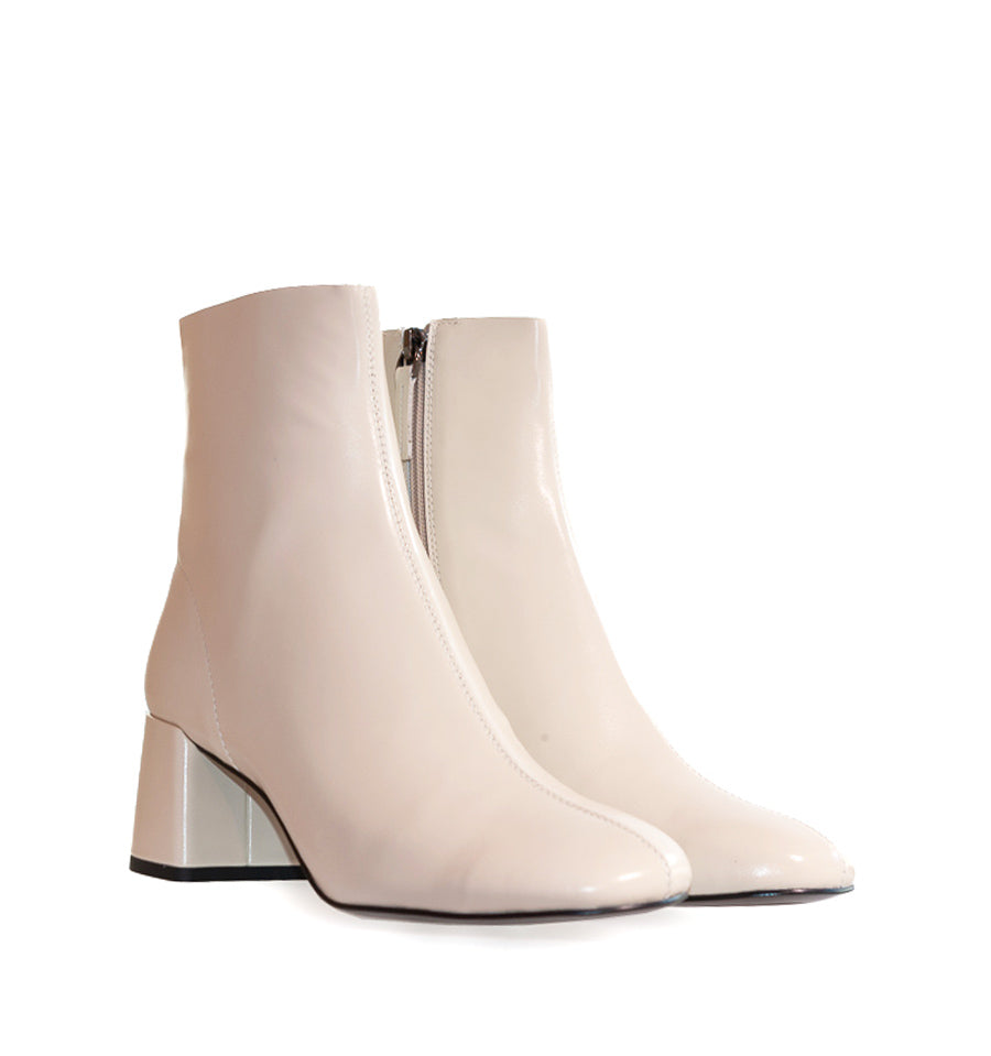 Botín medio en piel hueso