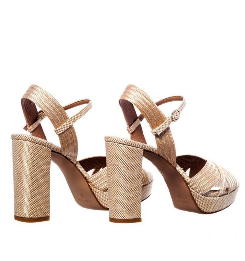 Sandalia con plataforma en rafia oro