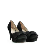 Salón plataforma con lazo en raso negro