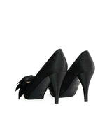 Salón plataforma con lazo en raso negro