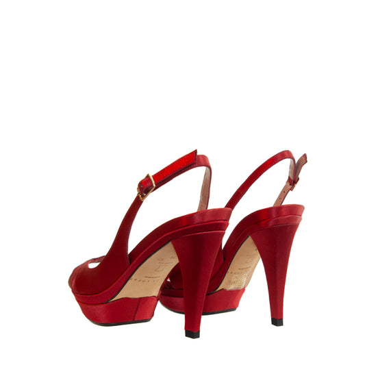 FG580-Destalonado medio plataforma con calados en raso rojo