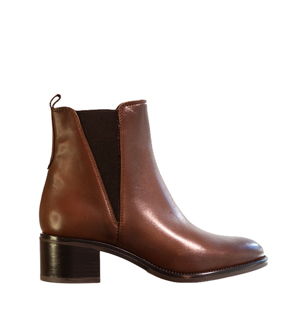 Botín chelsea en piel marron