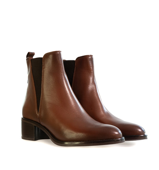 Botín chelsea en piel marron