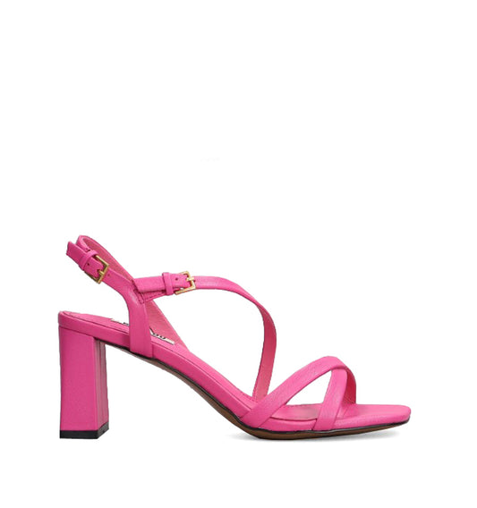 F613 - Sandalia con tiras "S" en piel fuxia