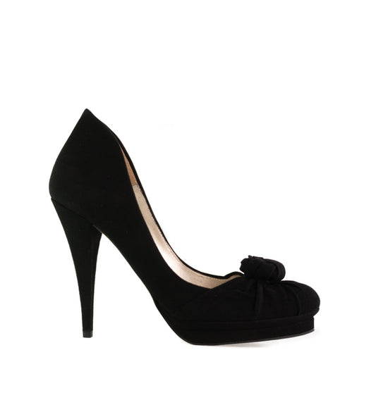 Salón plataforma con adorno en ante negro