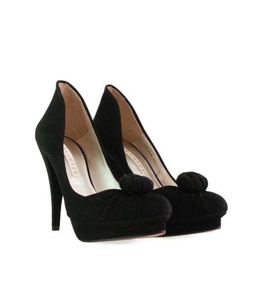 Salón plataforma con adorno en ante negro