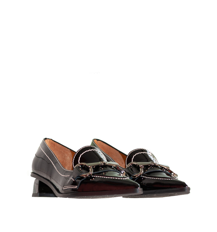 Mocasín bajo con estribo en negro