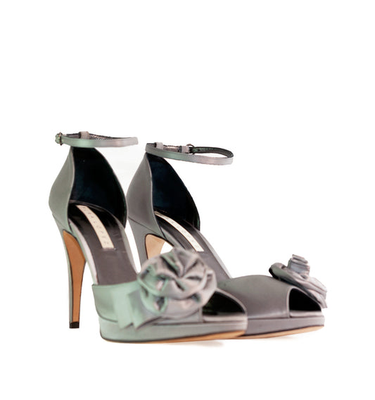 FE678- Pulsera plataforma con flor en raso gris