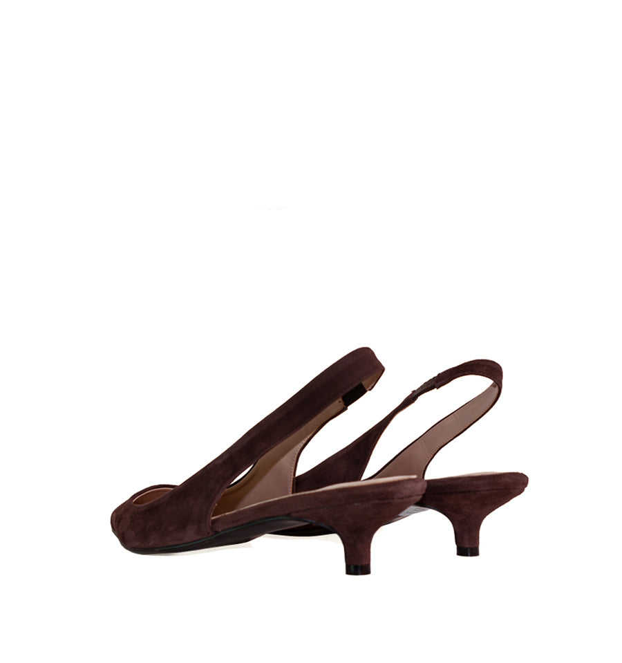 Destalonado tacón Kitten heels en ante marrón