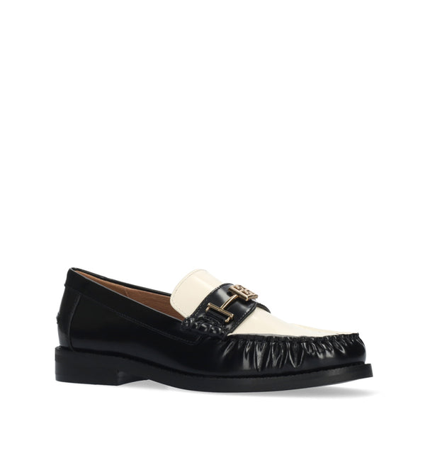 TINA Mocasín adorno metal combi en hueso/negro