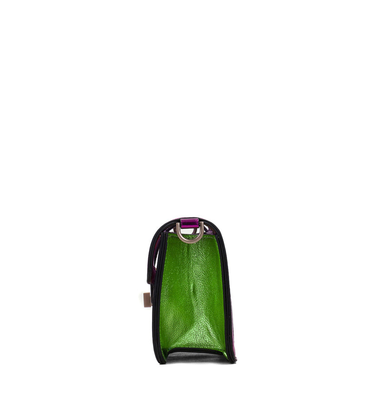 Bolso en vinilo con piel morado