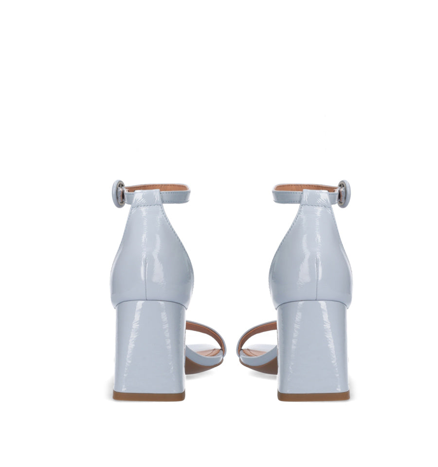 MARGUERITE Sandalia talón+pulsera en charol celeste