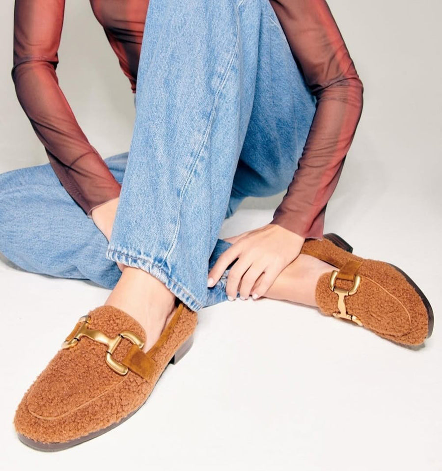 VELA Mocasín estribo en borreguito camel